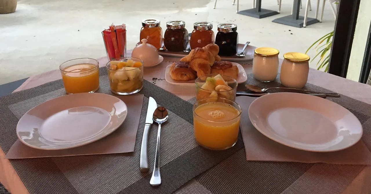 Le Mazet De Camaisse Bed & Breakfast Eguilles